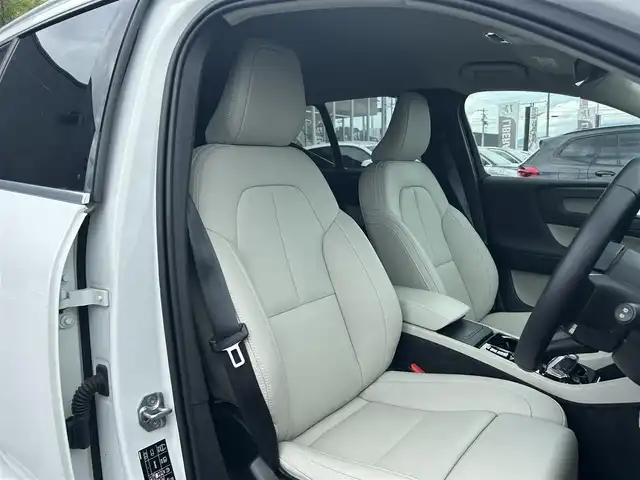 ボルボ ＸＣ４０ B4 AWD インスクリプション 滋賀県 2021(令3)年 0.9万km パール ワンオーナー/純正ナビ/フルセグテレビ/360°カメラ/ドラレコ/ハーマンカードン/シートヒーター/パワーバックドア/ワイヤレスチャージ/白レザーシート/LEDヘッドライト