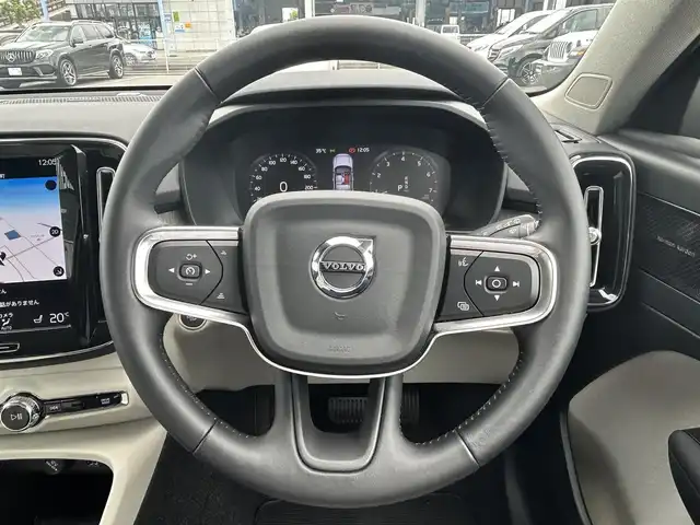 ボルボ ＸＣ４０ B4 AWD インスクリプション 滋賀県 2021(令3)年 0.9万km パール ワンオーナー/純正ナビ/フルセグテレビ/360°カメラ/ドラレコ/ハーマンカードン/シートヒーター/パワーバックドア/ワイヤレスチャージ/白レザーシート/LEDヘッドライト