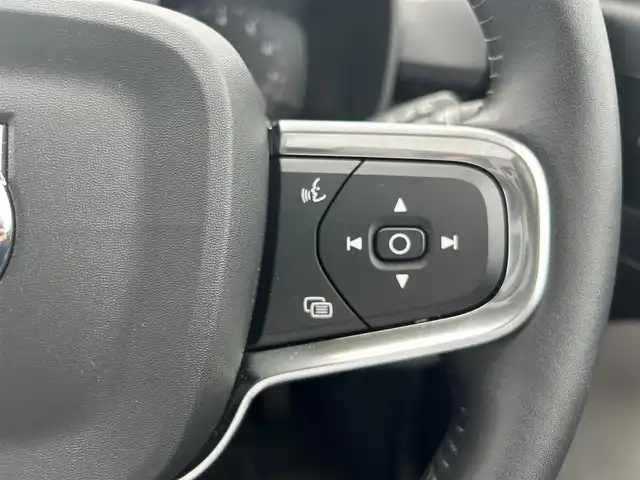 ボルボ ＸＣ４０ B4 AWD インスクリプション 滋賀県 2021(令3)年 0.9万km パール ワンオーナー/純正ナビ/フルセグテレビ/360°カメラ/ドラレコ/ハーマンカードン/シートヒーター/パワーバックドア/ワイヤレスチャージ/白レザーシート/LEDヘッドライト