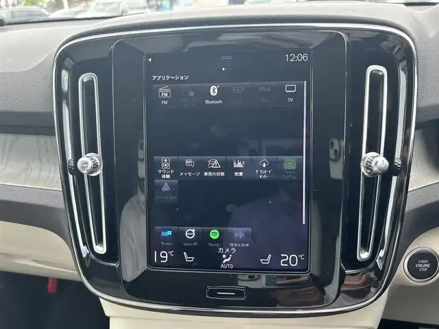 ボルボ ＸＣ４０ B4 AWD インスクリプション 滋賀県 2021(令3)年 0.9万km パール ワンオーナー/純正ナビ/フルセグテレビ/360°カメラ/ドラレコ/ハーマンカードン/シートヒーター/パワーバックドア/ワイヤレスチャージ/白レザーシート/LEDヘッドライト