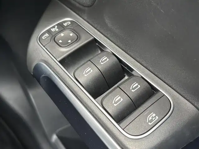 メルセデス・ベンツ Ｍ・ベンツ ＧＬＢ２００ｄ 4マチック AMGライン 石川県 2021(令3)年 3.8万km デジタルホワイト ナビゲーションパッケージ/Mercedes me/4WD/衝突軽減ブレーキ/純正メモリーナビ/フルセグＴＶ/バック/フロント/サイド/３６０カメラ/USB/アダプティブクルーズコントロール/レーンキープアシスト/ブラインドスポットモニター/電動格納ミラー/クリアランスソナー/パドルシフト/電動リアゲート/ドライブレコーダー(前方)/電動シート(前席)/シートヒーター(前席)/メモリーシート(前席)/オートライト/LEDヘッドライト/ETC2.0