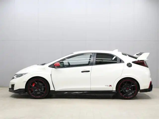 ホンダ シビック タイプR 三重県 2016(平28)年 4.9万km チャンピオンシップホワイト 750台限定車/アイドリングストップ/＋Rスイッチ/6MT/カロッツェリアメモリナビ /　地デジTV/CD/DVD/Bluetooth/バックカメラ/カロッツェリアドライブレコーダー/レーダー探知機(AR-G10A)/クルーズコントロール/ETC/LEDヘッドランプ/・オートライト/フォグランプ/純正19インチベルリナブラックホイール/brembo製ベンチレーテッドフロントディスクブレーキ/brembo製アルミ対向4ポッドキャリパー/オーバーフェンダー/ベルリナブラックサイドシルスポイラー/プッシュエンジンスタート/スマートキー×2