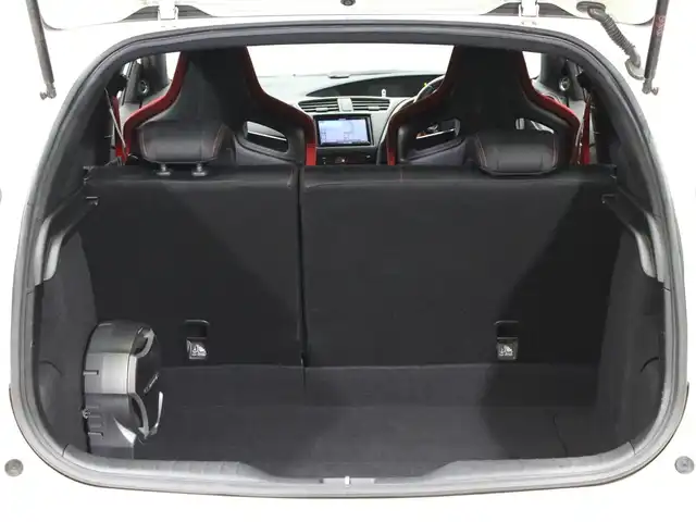 ホンダ シビック タイプR 三重県 2016(平28)年 4.9万km チャンピオンシップホワイト 750台限定車/アイドリングストップ/＋Rスイッチ/6MT/カロッツェリアメモリナビ /　地デジTV/CD/DVD/Bluetooth/バックカメラ/カロッツェリアドライブレコーダー/レーダー探知機(AR-G10A)/クルーズコントロール/ETC/LEDヘッドランプ/・オートライト/フォグランプ/純正19インチベルリナブラックホイール/brembo製ベンチレーテッドフロントディスクブレーキ/brembo製アルミ対向4ポッドキャリパー/オーバーフェンダー/ベルリナブラックサイドシルスポイラー/プッシュエンジンスタート/スマートキー×2
