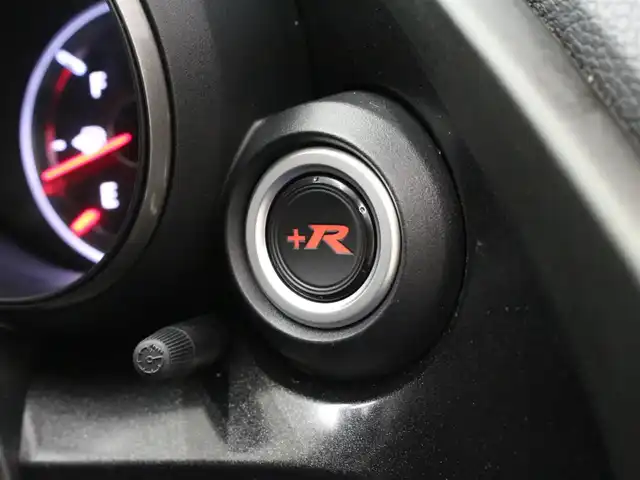 ホンダ シビック タイプR 三重県 2016(平28)年 4.9万km チャンピオンシップホワイト 750台限定車/アイドリングストップ/＋Rスイッチ/6MT/カロッツェリアメモリナビ /　地デジTV/CD/DVD/Bluetooth/バックカメラ/カロッツェリアドライブレコーダー/レーダー探知機(AR-G10A)/クルーズコントロール/ETC/LEDヘッドランプ/・オートライト/フォグランプ/純正19インチベルリナブラックホイール/brembo製ベンチレーテッドフロントディスクブレーキ/brembo製アルミ対向4ポッドキャリパー/オーバーフェンダー/ベルリナブラックサイドシルスポイラー/プッシュエンジンスタート/スマートキー×2