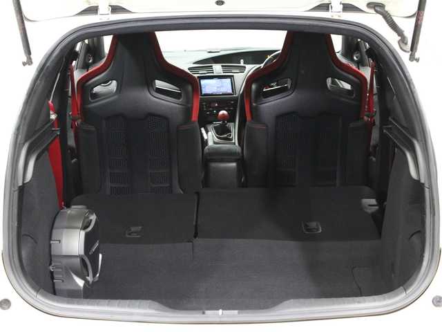 ホンダ シビック タイプR 三重県 2016(平28)年 4.9万km チャンピオンシップホワイト 750台限定車/アイドリングストップ/＋Rスイッチ/6MT/カロッツェリアメモリナビ /　地デジTV/CD/DVD/Bluetooth/バックカメラ/カロッツェリアドライブレコーダー/レーダー探知機(AR-G10A)/クルーズコントロール/ETC/LEDヘッドランプ/・オートライト/フォグランプ/純正19インチベルリナブラックホイール/brembo製ベンチレーテッドフロントディスクブレーキ/brembo製アルミ対向4ポッドキャリパー/オーバーフェンダー/ベルリナブラックサイドシルスポイラー/プッシュエンジンスタート/スマートキー×2