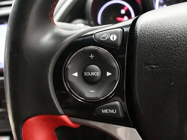 ホンダ シビック タイプR 三重県 2016(平28)年 4.9万km チャンピオンシップホワイト 750台限定車/アイドリングストップ/＋Rスイッチ/6MT/カロッツェリアメモリナビ /　地デジTV/CD/DVD/Bluetooth/バックカメラ/カロッツェリアドライブレコーダー/レーダー探知機(AR-G10A)/クルーズコントロール/ETC/LEDヘッドランプ/・オートライト/フォグランプ/純正19インチベルリナブラックホイール/brembo製ベンチレーテッドフロントディスクブレーキ/brembo製アルミ対向4ポッドキャリパー/オーバーフェンダー/ベルリナブラックサイドシルスポイラー/プッシュエンジンスタート/スマートキー×2