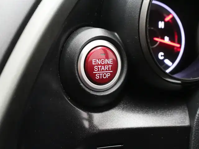 ホンダ シビック タイプR 三重県 2016(平28)年 4.9万km チャンピオンシップホワイト 750台限定車/アイドリングストップ/＋Rスイッチ/6MT/カロッツェリアメモリナビ /　地デジTV/CD/DVD/Bluetooth/バックカメラ/カロッツェリアドライブレコーダー/レーダー探知機(AR-G10A)/クルーズコントロール/ETC/LEDヘッドランプ/・オートライト/フォグランプ/純正19インチベルリナブラックホイール/brembo製ベンチレーテッドフロントディスクブレーキ/brembo製アルミ対向4ポッドキャリパー/オーバーフェンダー/ベルリナブラックサイドシルスポイラー/プッシュエンジンスタート/スマートキー×2