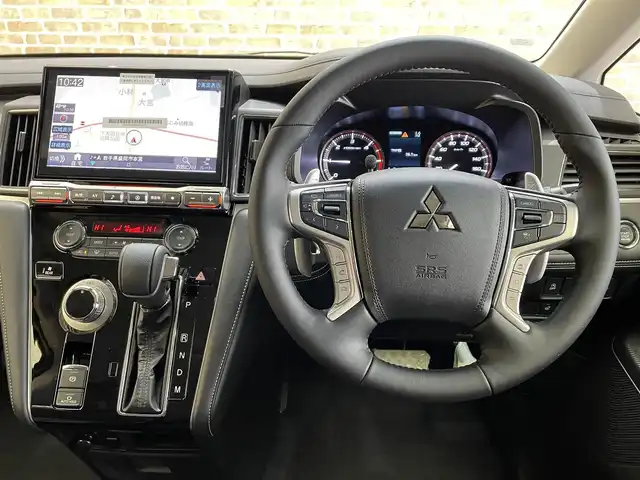 三菱 デリカＤ：５ シャモニー 岩手県 2025(令7)年 0.1千km グラファイトグレーメタリック/ブラックマイカ 登録済未使用車/特別仕様車/４WD/ディーゼルターボ/純正アクセサリーALPINE製１１インチナビ/リヤモニター取り付けパッケージ/マルチアラウンドモニター/撥水機能付き専用シート/両側パワースライドドア/エレクトリックテールゲート/e-Assist/衝突被害軽減ブレーキシステム/車線逸脱警報システム/レーダークルーズコントロール/オートマチックハイビーム/誤発進抑制機能/ブラインドスポットウォーニング/リヤクロストラフィックアラート/ブレーキオートホールド/横滑り防止装置/アイドリングストップ/パドルシフト/運転席パワーシート/前席シートヒーター/ステアリングヒーター/フルセグTV/AC100V100Wコンセント/専用１８インチアルミホイール/マルチLEDヘッドライト