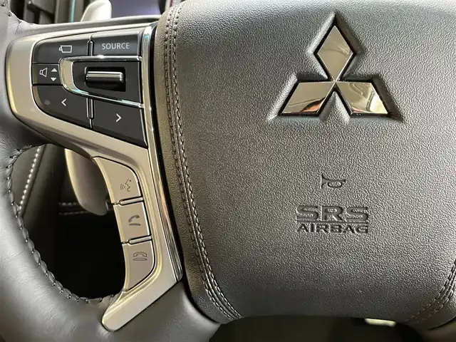 三菱 デリカＤ：５ シャモニー 岩手県 2025(令7)年 0.1千km グラファイトグレーメタリック/ブラックマイカ 登録済未使用車/特別仕様車/４WD/ディーゼルターボ/純正アクセサリーALPINE製１１インチナビ/リヤモニター取り付けパッケージ/マルチアラウンドモニター/撥水機能付き専用シート/両側パワースライドドア/エレクトリックテールゲート/e-Assist/衝突被害軽減ブレーキシステム/車線逸脱警報システム/レーダークルーズコントロール/オートマチックハイビーム/誤発進抑制機能/ブラインドスポットウォーニング/リヤクロストラフィックアラート/ブレーキオートホールド/横滑り防止装置/アイドリングストップ/パドルシフト/運転席パワーシート/前席シートヒーター/ステアリングヒーター/フルセグTV/AC100V100Wコンセント/専用１８インチアルミホイール/マルチLEDヘッドライト