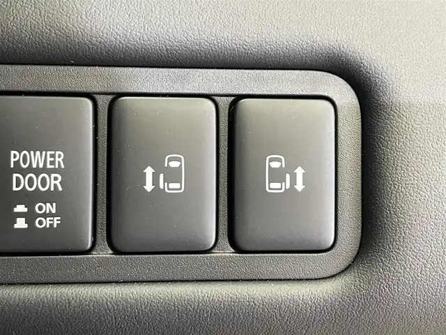 三菱 デリカＤ：５ シャモニー 岩手県 2025(令7)年 0.1千km グラファイトグレーメタリック/ブラックマイカ 登録済未使用車/特別仕様車/４WD/ディーゼルターボ/純正アクセサリーALPINE製１１インチナビ/リヤモニター取り付けパッケージ/マルチアラウンドモニター/撥水機能付き専用シート/両側パワースライドドア/エレクトリックテールゲート/e-Assist/衝突被害軽減ブレーキシステム/車線逸脱警報システム/レーダークルーズコントロール/オートマチックハイビーム/誤発進抑制機能/ブラインドスポットウォーニング/リヤクロストラフィックアラート/ブレーキオートホールド/横滑り防止装置/アイドリングストップ/パドルシフト/運転席パワーシート/前席シートヒーター/ステアリングヒーター/フルセグTV/AC100V100Wコンセント/専用１８インチアルミホイール/マルチLEDヘッドライト