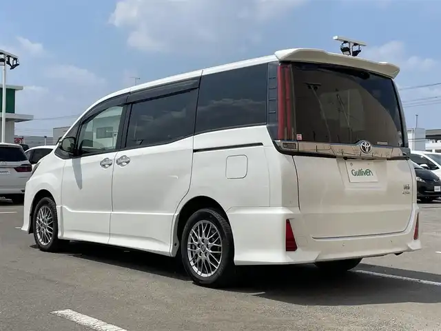 トヨタ ノア ハイブリッド Si ダブルバイビーⅢ 東京都 2021(令3)年 5.2万km ホワイトパールクリスタルシャイン 純正10型メモリナビ＆フルセグ /・BluetoothAudio/・CD/SD/DVD/AM/FM/純正12型後席モニター /両側パワースライドドア /トヨタセーフティセンス /（衝突回避支援パッケージ）/・プリクラシュセーフティシステム/・レーンディパーチャーアラート/・オートマチックハイビーム/・先行車発進お知らせ機能/ハーフレザーシート /・前席シートヒーター /LEDヘッドライト /LEDフォグランプ /パーキングサポート/インテリジェントクリアランスソナー/クルーズコントロール/プッシュエンジンスタート/前後ドライブレコーダー/保証書＆取説