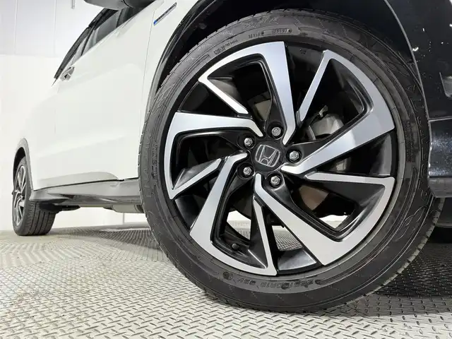 ホンダ ヴェゼル ハイブリッド RS ホンダセンシング 大阪府 2018(平30)年 5.3万km プラチナホワイトパール 純正ナビ　ハーフレザー　レーダークルコン　衝突軽減　シートヒーター　バックカメラ　ＥＴＣ　ドラレコ　クリアランスソナー　レーンアシスト　ＬＥＤヘッドライト　パドルシフト　フォグランプ　スマートキー