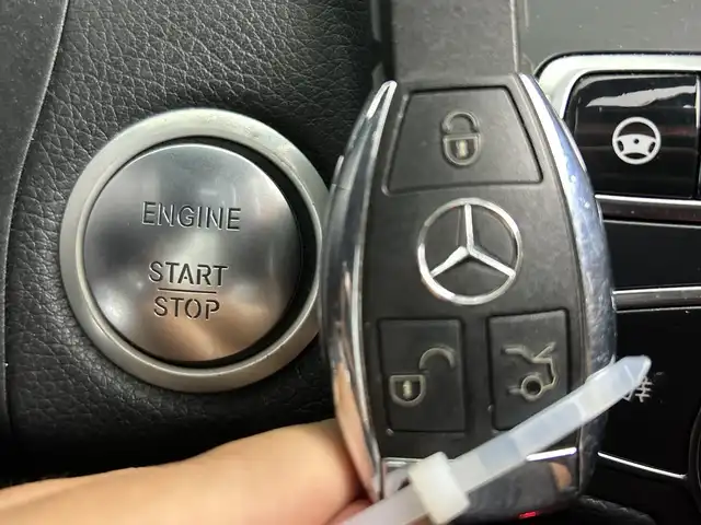 メルセデス・ベンツ Ｃ１８０ アバンギャルド AMGライン 愛知県 2015(平27)年 7.2万km 黒 レーダーセーフティパッケージ/ベーシックパッケージ/COMANDシステム/バックカメラ/LEDインテリジェントライトシステム/18インチ5本スポークアルミホイール/ナッパ巻ステアリング/黒合皮シート/運転席助手席パワーシート＆シートヒーター