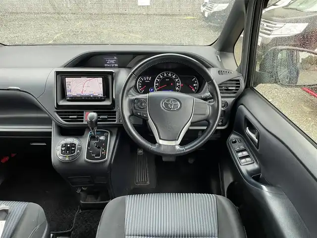 トヨタ ヴォクシー ZS 神奈川県 2014(平26)年 11.2万km ブラック