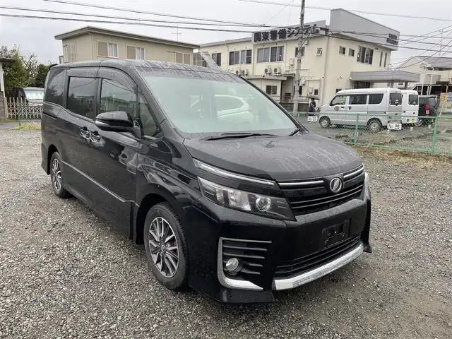トヨタ ヴォクシー ZS 神奈川県 2014(平26)年 11.2万km ブラック