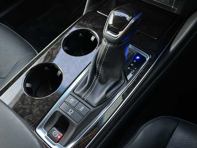 トヨタ クラウン ハイブリッド G－エグゼクティブ Four 広島県 2019(平31)年 7万km ホワイトパールクリスタルシャイン 禁煙/純正ナビ/CD/DVD/DTV/Bluetooth/パノラミックビューモニター/レーダークルーズコントロール/LEDオートライト/オートマチックハイビーム/社外AW付スタッドレス積み込み/ビルトインETC2.0/ドライブレコーダー/レザーシート/シートヒーター/シートベンチレーション/パワーシート/メモリーシート/ステアリングスイッチ/ステアリングヒーター/ワイヤレス充電/スマートキー/スペアキー/カードキー