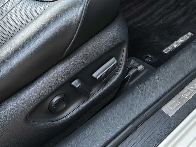 トヨタ クラウン ハイブリッド G－エグゼクティブ Four 広島県 2019(平31)年 7万km ホワイトパールクリスタルシャイン 禁煙/純正ナビ/CD/DVD/DTV/Bluetooth/パノラミックビューモニター/レーダークルーズコントロール/LEDオートライト/オートマチックハイビーム/社外AW付スタッドレス積み込み/ビルトインETC2.0/ドライブレコーダー/レザーシート/シートヒーター/シートベンチレーション/パワーシート/メモリーシート/ステアリングスイッチ/ステアリングヒーター/ワイヤレス充電/スマートキー/スペアキー/カードキー