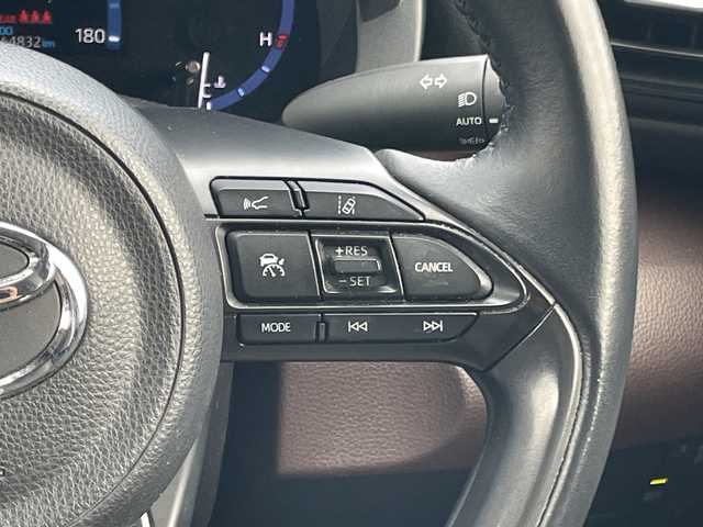 トヨタ ヤリスクロス ハイブリッド Z 山梨県 2020(令2)年 6.5万km ブラックマイカ 純正ディスプレイオーディオ/フルセグ/バックカメラ/ETC/スマートキー/LEDライト/４WD/ハーフレザー/シートヒーター/パワーシート/レーダークルーズコントロール/レーンキープアシスト/コーナーセンサー/純正フロアマット