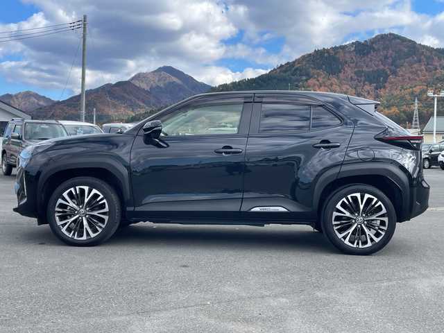 トヨタ ヤリスクロス ハイブリッド Z 山梨県 2020(令2)年 6.5万km ブラックマイカ 純正ディスプレイオーディオ/フルセグ/バックカメラ/ETC/スマートキー/LEDライト/４WD/ハーフレザー/シートヒーター/パワーシート/レーダークルーズコントロール/レーンキープアシスト/コーナーセンサー/純正フロアマット