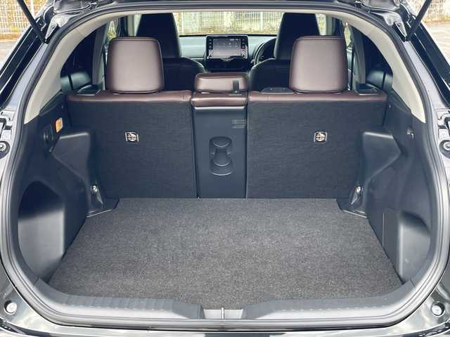 トヨタ ヤリスクロス ハイブリッド Z 山梨県 2020(令2)年 6.5万km ブラックマイカ 純正ディスプレイオーディオ/フルセグ/バックカメラ/ETC/スマートキー/LEDライト/４WD/ハーフレザー/シートヒーター/パワーシート/レーダークルーズコントロール/レーンキープアシスト/コーナーセンサー/純正フロアマット