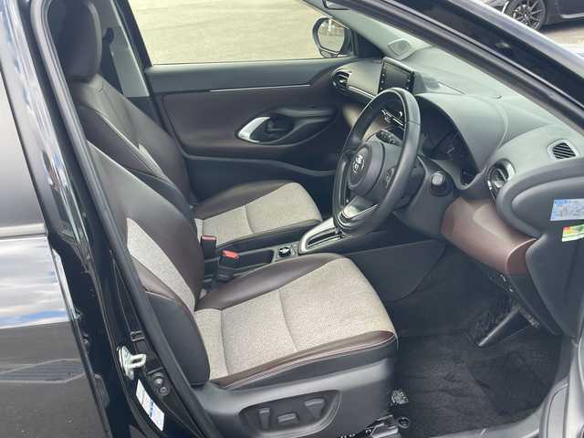 トヨタ ヤリスクロス ハイブリッド Z 山梨県 2020(令2)年 6.5万km ブラックマイカ 純正ディスプレイオーディオ/フルセグ/バックカメラ/ETC/スマートキー/LEDライト/４WD/ハーフレザー/シートヒーター/パワーシート/レーダークルーズコントロール/レーンキープアシスト/コーナーセンサー/純正フロアマット