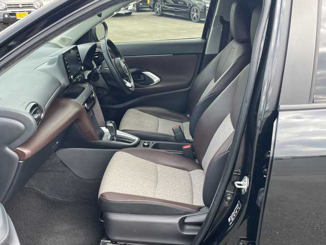 トヨタ ヤリスクロス ハイブリッド Z 山梨県 2020(令2)年 6.5万km ブラックマイカ 純正ディスプレイオーディオ/フルセグ/バックカメラ/ETC/スマートキー/LEDライト/４WD/ハーフレザー/シートヒーター/パワーシート/レーダークルーズコントロール/レーンキープアシスト/コーナーセンサー/純正フロアマット