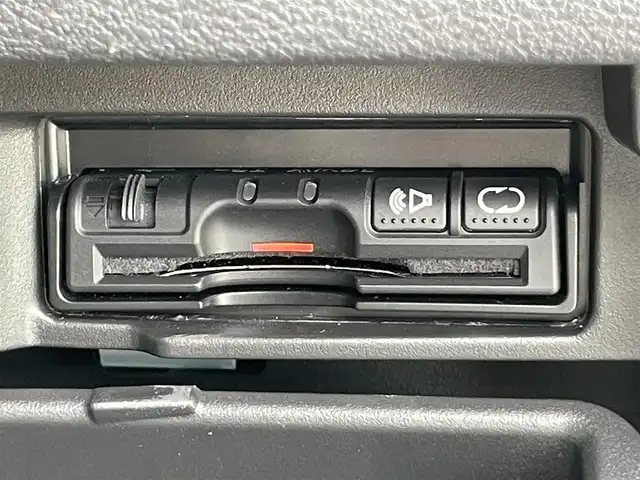 日産 セレナ ハイウェイスター Vセレクション 香川県 2018(平30)年 8.9万km ダイヤモンドブラック 1オーナー車/純正SDナビ【MM317D-W】/(フルセグTV/Bluetooth/DVD)/バックカメラ/純正フリップダウンモニター/両側電動ハンズフリースライドドア/エマージェンシーブレーキ/車線逸脱警報機能/クルーズコントロール/後席パーソナルテーブル/後席USBポート/後席サンシェード/革巻きステアリング/ステアリングスイッチ/オートライト/LEDヘッドライト/LEDフォグライト/ビルトインETC/オートエアコン/後席エアコン/純正16インチアルミホイール/純正フロアマット/サイドバイザー/ウィンカー付電動格納ミラー/ISOFIX/スペアキー/保証書/取扱説明書