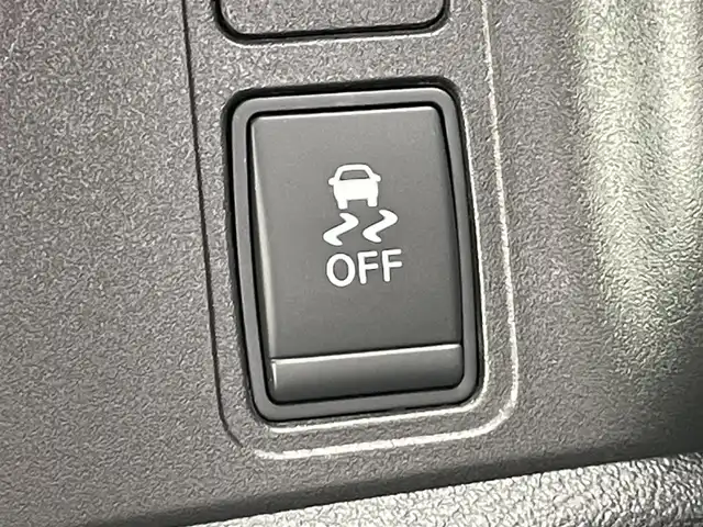 日産 セレナ ハイウェイスター Vセレクション 香川県 2018(平30)年 8.9万km ダイヤモンドブラック 1オーナー車/純正SDナビ【MM317D-W】/(フルセグTV/Bluetooth/DVD)/バックカメラ/純正フリップダウンモニター/両側電動ハンズフリースライドドア/エマージェンシーブレーキ/車線逸脱警報機能/クルーズコントロール/後席パーソナルテーブル/後席USBポート/後席サンシェード/革巻きステアリング/ステアリングスイッチ/オートライト/LEDヘッドライト/LEDフォグライト/ビルトインETC/オートエアコン/後席エアコン/純正16インチアルミホイール/純正フロアマット/サイドバイザー/ウィンカー付電動格納ミラー/ISOFIX/スペアキー/保証書/取扱説明書