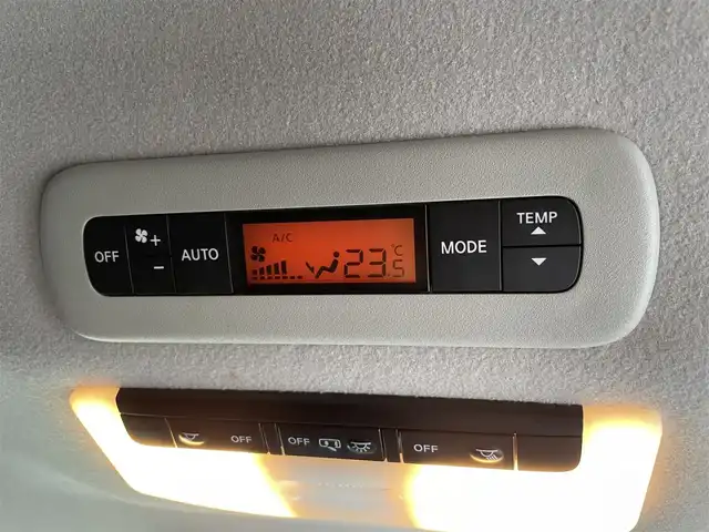 日産 セレナ ハイウェイスター Vセレクション 香川県 2018(平30)年 8.9万km ダイヤモンドブラック 1オーナー車/純正SDナビ【MM317D-W】/(フルセグTV/Bluetooth/DVD)/バックカメラ/純正フリップダウンモニター/両側電動ハンズフリースライドドア/エマージェンシーブレーキ/車線逸脱警報機能/クルーズコントロール/後席パーソナルテーブル/後席USBポート/後席サンシェード/革巻きステアリング/ステアリングスイッチ/オートライト/LEDヘッドライト/LEDフォグライト/ビルトインETC/オートエアコン/後席エアコン/純正16インチアルミホイール/純正フロアマット/サイドバイザー/ウィンカー付電動格納ミラー/ISOFIX/スペアキー/保証書/取扱説明書