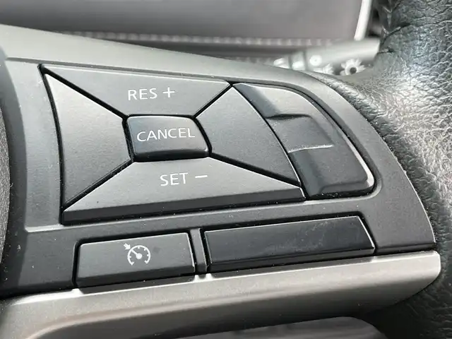 日産 セレナ ハイウェイスター Vセレクション 香川県 2018(平30)年 8.9万km ダイヤモンドブラック 1オーナー車/純正SDナビ【MM317D-W】/(フルセグTV/Bluetooth/DVD)/バックカメラ/純正フリップダウンモニター/両側電動ハンズフリースライドドア/エマージェンシーブレーキ/車線逸脱警報機能/クルーズコントロール/後席パーソナルテーブル/後席USBポート/後席サンシェード/革巻きステアリング/ステアリングスイッチ/オートライト/LEDヘッドライト/LEDフォグライト/ビルトインETC/オートエアコン/後席エアコン/純正16インチアルミホイール/純正フロアマット/サイドバイザー/ウィンカー付電動格納ミラー/ISOFIX/スペアキー/保証書/取扱説明書