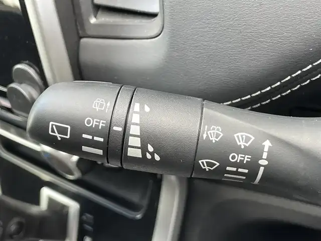 日産 セレナ ハイウェイスター Vセレクション 香川県 2018(平30)年 8.9万km ダイヤモンドブラック 1オーナー車/純正SDナビ【MM317D-W】/(フルセグTV/Bluetooth/DVD)/バックカメラ/純正フリップダウンモニター/両側電動ハンズフリースライドドア/エマージェンシーブレーキ/車線逸脱警報機能/クルーズコントロール/後席パーソナルテーブル/後席USBポート/後席サンシェード/革巻きステアリング/ステアリングスイッチ/オートライト/LEDヘッドライト/LEDフォグライト/ビルトインETC/オートエアコン/後席エアコン/純正16インチアルミホイール/純正フロアマット/サイドバイザー/ウィンカー付電動格納ミラー/ISOFIX/スペアキー/保証書/取扱説明書