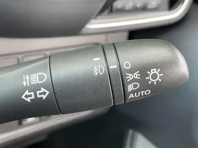 日産 セレナ ハイウェイスター Vセレクション 香川県 2018(平30)年 8.9万km ダイヤモンドブラック 1オーナー車/純正SDナビ【MM317D-W】/(フルセグTV/Bluetooth/DVD)/バックカメラ/純正フリップダウンモニター/両側電動ハンズフリースライドドア/エマージェンシーブレーキ/車線逸脱警報機能/クルーズコントロール/後席パーソナルテーブル/後席USBポート/後席サンシェード/革巻きステアリング/ステアリングスイッチ/オートライト/LEDヘッドライト/LEDフォグライト/ビルトインETC/オートエアコン/後席エアコン/純正16インチアルミホイール/純正フロアマット/サイドバイザー/ウィンカー付電動格納ミラー/ISOFIX/スペアキー/保証書/取扱説明書