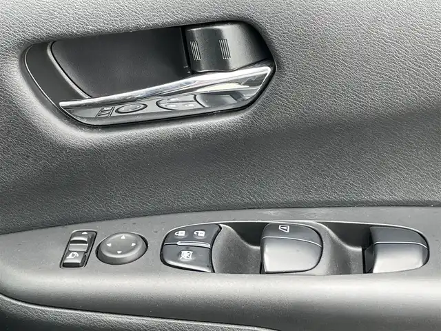 日産 セレナ ハイウェイスター Vセレクション 香川県 2018(平30)年 8.9万km ダイヤモンドブラック 1オーナー車/純正SDナビ【MM317D-W】/(フルセグTV/Bluetooth/DVD)/バックカメラ/純正フリップダウンモニター/両側電動ハンズフリースライドドア/エマージェンシーブレーキ/車線逸脱警報機能/クルーズコントロール/後席パーソナルテーブル/後席USBポート/後席サンシェード/革巻きステアリング/ステアリングスイッチ/オートライト/LEDヘッドライト/LEDフォグライト/ビルトインETC/オートエアコン/後席エアコン/純正16インチアルミホイール/純正フロアマット/サイドバイザー/ウィンカー付電動格納ミラー/ISOFIX/スペアキー/保証書/取扱説明書