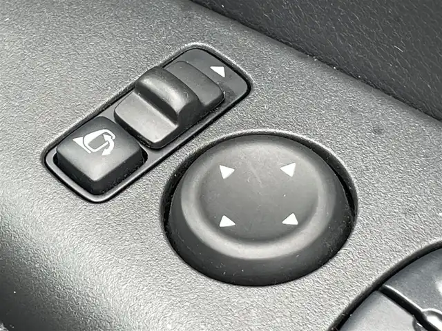 日産 セレナ ハイウェイスター Vセレクション 香川県 2018(平30)年 8.9万km ダイヤモンドブラック 1オーナー車/純正SDナビ【MM317D-W】/(フルセグTV/Bluetooth/DVD)/バックカメラ/純正フリップダウンモニター/両側電動ハンズフリースライドドア/エマージェンシーブレーキ/車線逸脱警報機能/クルーズコントロール/後席パーソナルテーブル/後席USBポート/後席サンシェード/革巻きステアリング/ステアリングスイッチ/オートライト/LEDヘッドライト/LEDフォグライト/ビルトインETC/オートエアコン/後席エアコン/純正16インチアルミホイール/純正フロアマット/サイドバイザー/ウィンカー付電動格納ミラー/ISOFIX/スペアキー/保証書/取扱説明書