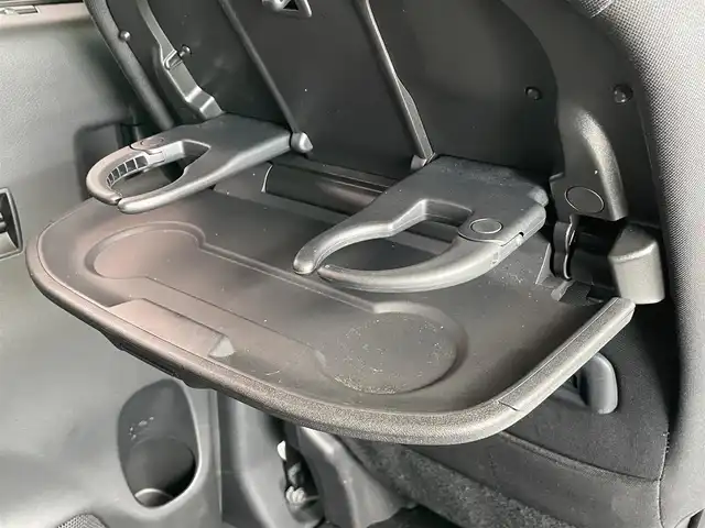 日産 セレナ ハイウェイスター Vセレクション 香川県 2018(平30)年 8.9万km ダイヤモンドブラック 1オーナー車/純正SDナビ【MM317D-W】/(フルセグTV/Bluetooth/DVD)/バックカメラ/純正フリップダウンモニター/両側電動ハンズフリースライドドア/エマージェンシーブレーキ/車線逸脱警報機能/クルーズコントロール/後席パーソナルテーブル/後席USBポート/後席サンシェード/革巻きステアリング/ステアリングスイッチ/オートライト/LEDヘッドライト/LEDフォグライト/ビルトインETC/オートエアコン/後席エアコン/純正16インチアルミホイール/純正フロアマット/サイドバイザー/ウィンカー付電動格納ミラー/ISOFIX/スペアキー/保証書/取扱説明書