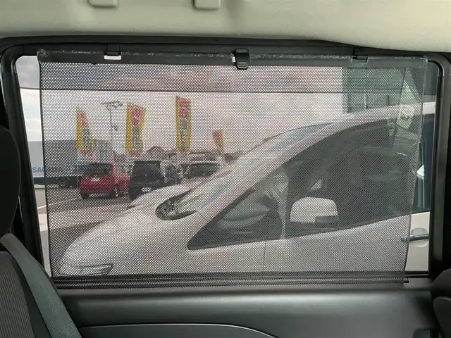 日産 セレナ ハイウェイスター Vセレクション 香川県 2018(平30)年 8.9万km ダイヤモンドブラック 1オーナー車/純正SDナビ【MM317D-W】/(フルセグTV/Bluetooth/DVD)/バックカメラ/純正フリップダウンモニター/両側電動ハンズフリースライドドア/エマージェンシーブレーキ/車線逸脱警報機能/クルーズコントロール/後席パーソナルテーブル/後席USBポート/後席サンシェード/革巻きステアリング/ステアリングスイッチ/オートライト/LEDヘッドライト/LEDフォグライト/ビルトインETC/オートエアコン/後席エアコン/純正16インチアルミホイール/純正フロアマット/サイドバイザー/ウィンカー付電動格納ミラー/ISOFIX/スペアキー/保証書/取扱説明書