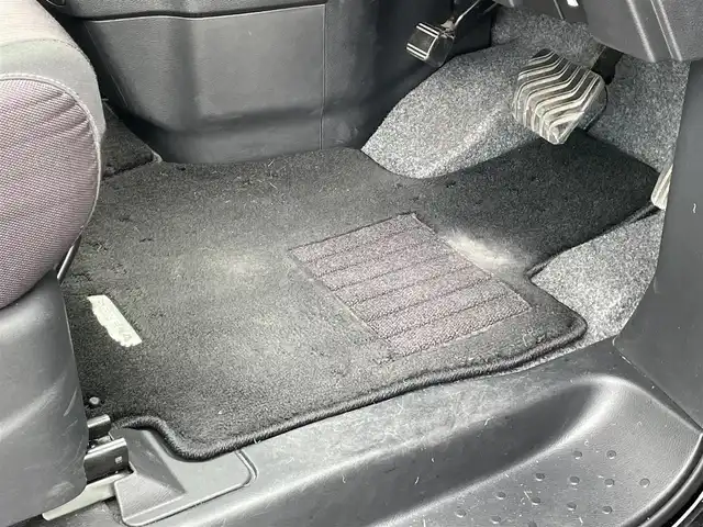 日産 セレナ ハイウェイスター Vセレクション 香川県 2018(平30)年 8.9万km ダイヤモンドブラック 1オーナー車/純正SDナビ【MM317D-W】/(フルセグTV/Bluetooth/DVD)/バックカメラ/純正フリップダウンモニター/両側電動ハンズフリースライドドア/エマージェンシーブレーキ/車線逸脱警報機能/クルーズコントロール/後席パーソナルテーブル/後席USBポート/後席サンシェード/革巻きステアリング/ステアリングスイッチ/オートライト/LEDヘッドライト/LEDフォグライト/ビルトインETC/オートエアコン/後席エアコン/純正16インチアルミホイール/純正フロアマット/サイドバイザー/ウィンカー付電動格納ミラー/ISOFIX/スペアキー/保証書/取扱説明書