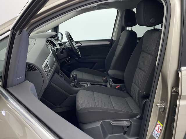 フォルクスワーゲン ゴルフ トゥーラン TSI コンフォートライン 栃木県 2019(令1)年 2.7万km ベージュ 純正ナビ/（BT/AppleCarPlay/Android Auto/AM/FM）/MTモード付AT/横滑り防止/レーダークルーズコントロール/ビルトインETC2.0/ドライブレコーダー/電動格納ミラー/純正アルミホイール/純正フロアマット/スマートキー/スペアキー