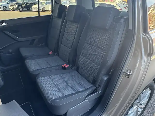 フォルクスワーゲン ゴルフ トゥーラン TSI コンフォートライン 栃木県 2019(令1)年 2.7万km ゴールド /純正ナビ/（BT/AppleCarPlay/Android Auto/AM/FM）/MTモード付AT/横滑り防止/レーダークルーズコントロール/ビルトインETC2.0/電動格納ミラー/純正アルミホイール/純正フロアマット/スペアキー