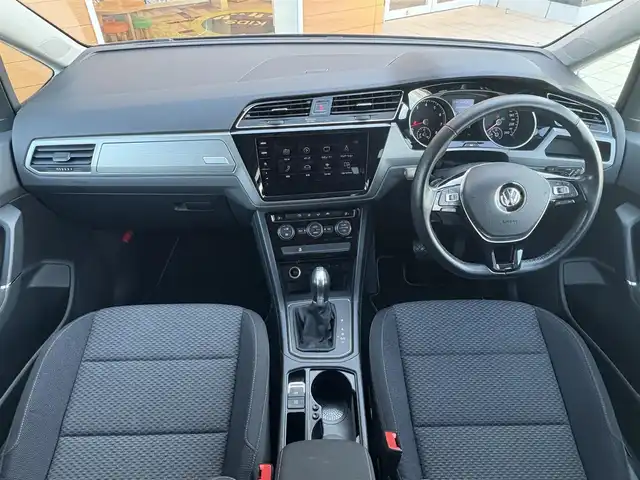 フォルクスワーゲン ゴルフ トゥーラン TSI コンフォートライン 栃木県 2019(令1)年 2.7万km ゴールド /純正ナビ/（BT/AppleCarPlay/Android Auto/AM/FM）/MTモード付AT/横滑り防止/レーダークルーズコントロール/ビルトインETC2.0/電動格納ミラー/純正アルミホイール/純正フロアマット/スペアキー