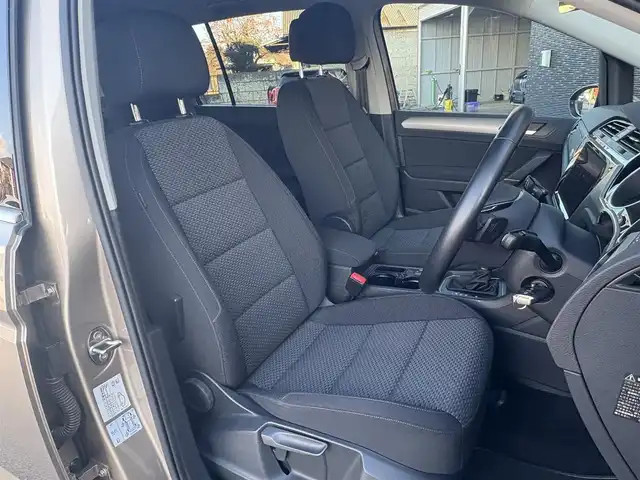 フォルクスワーゲン ゴルフ トゥーラン TSI コンフォートライン 栃木県 2019(令1)年 2.7万km ゴールド /純正ナビ/（BT/AppleCarPlay/Android Auto/AM/FM）/MTモード付AT/横滑り防止/レーダークルーズコントロール/ビルトインETC2.0/電動格納ミラー/純正アルミホイール/純正フロアマット/スペアキー