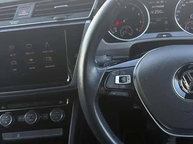 フォルクスワーゲン ゴルフ トゥーラン TSI コンフォートライン 栃木県 2019(令1)年 2.7万km ゴールド /純正ナビ/（BT/AppleCarPlay/Android Auto/AM/FM）/MTモード付AT/横滑り防止/レーダークルーズコントロール/ビルトインETC2.0/電動格納ミラー/純正アルミホイール/純正フロアマット/スペアキー