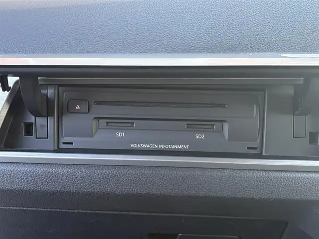 フォルクスワーゲン ゴルフ トゥーラン TSI コンフォートライン 栃木県 2019(令1)年 2.7万km ゴールド /純正ナビ/（BT/AppleCarPlay/Android Auto/AM/FM）/MTモード付AT/横滑り防止/レーダークルーズコントロール/ビルトインETC2.0/電動格納ミラー/純正アルミホイール/純正フロアマット/スペアキー