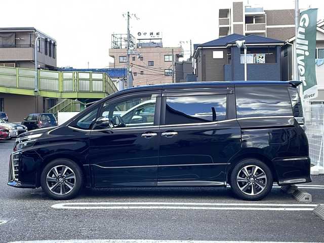 トヨタ ヴォクシー ZS 煌Ⅱ 兵庫県 2020(令2)年 4.3万km ブラック ワンオーナー/7人乗り/セーフティセンス/先行車発信警告機能/純正10インチナビ/CD/DVD/Bluetooth/フルセグTV/バックカメラ/純正フリップダウンモニター/両側パワースライドドア/インテリジェントクリアランスソナー/ビルトインETC/リアオートエアコン/メッキミラー/メッキアウトサイドドアハンドル/LEDヘッドランプ/LEDフロントフォグランプ/オートライト/純正フロアマット/ドアバイザー/保証書/取説/スペアキー1本