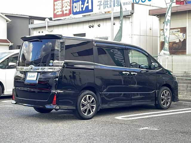 トヨタ ヴォクシー ZS 煌Ⅱ 兵庫県 2020(令2)年 4.3万km ブラック ワンオーナー/7人乗り/セーフティセンス/先行車発信警告機能/純正10インチナビ/CD/DVD/Bluetooth/フルセグTV/バックカメラ/純正フリップダウンモニター/両側パワースライドドア/インテリジェントクリアランスソナー/ビルトインETC/リアオートエアコン/メッキミラー/メッキアウトサイドドアハンドル/LEDヘッドランプ/LEDフロントフォグランプ/オートライト/純正フロアマット/ドアバイザー/保証書/取説/スペアキー1本
