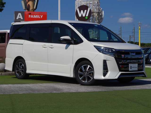 トヨタ ノア Si 千葉県 2017(平29)年 6.9万km ラグジュアリーホワイトパールクリスタルシャインガラスフレーク Toyota Safety Sense/・プリクラッシュセーフティ/・レーンディパーチャーアラート/・オートハイビーム/左パワースライドドア/純正SDナビ/地デジTV/【DVD/CD再生機能　Bluetooth接続】/バックカメラ/ETC/LEDヘッドライト/LEDフォグライト/ウインカーミラー/クリアランスソナー/純正16インチアルミホイル/スマートキー
