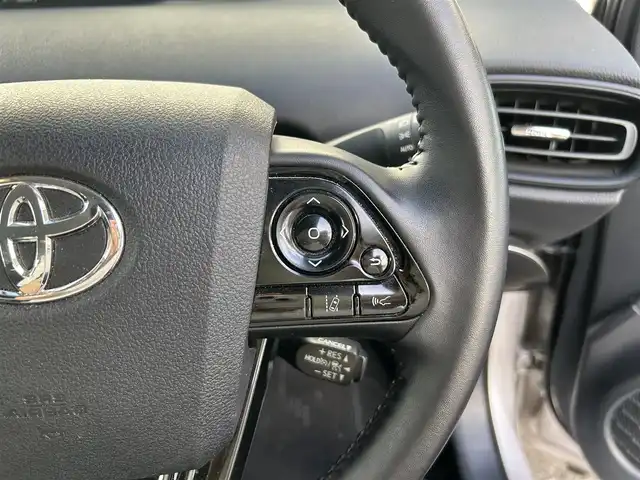 トヨタ プリウス S 埼玉県 2019(令1)年 2.9万km スティールブロンドM 純正ナビ 品番：NSCN-W68/(AM/FM/BT)/バックカメラ/ビルトインETC/Toyota Safety Sense/・プリクラッシュセーフティ/・レーンディパーチャーアラート/・レーダークルーズコントロール（追従あり）/・クリアランスソナー/・パーキングサポートブレーキ/360°カメラドライブレコーダー 品番：CS-360FH/アイドリングストップ/コーナーセンサー前後/オートライト/オートマチックハイビーム/オートエアコン/プッシュスタートボタン/スマートキー×２/ステアリングスイッチ/純正フロアマット/車両/ナビ 取扱説明書