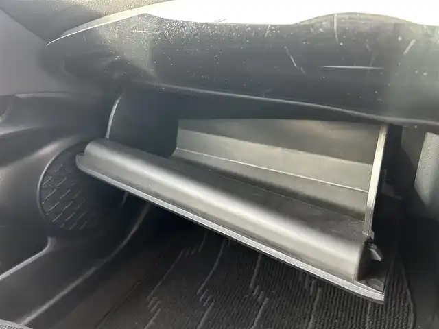 トヨタ プリウス S 埼玉県 2019(令1)年 2.9万km スティールブロンドM 純正ナビ 品番：NSCN-W68/(AM/FM/BT)/バックカメラ/ビルトインETC/Toyota Safety Sense/・プリクラッシュセーフティ/・レーンディパーチャーアラート/・レーダークルーズコントロール（追従あり）/・クリアランスソナー/・パーキングサポートブレーキ/360°カメラドライブレコーダー 品番：CS-360FH/アイドリングストップ/コーナーセンサー前後/オートライト/オートマチックハイビーム/オートエアコン/プッシュスタートボタン/スマートキー×２/ステアリングスイッチ/純正フロアマット/車両/ナビ 取扱説明書