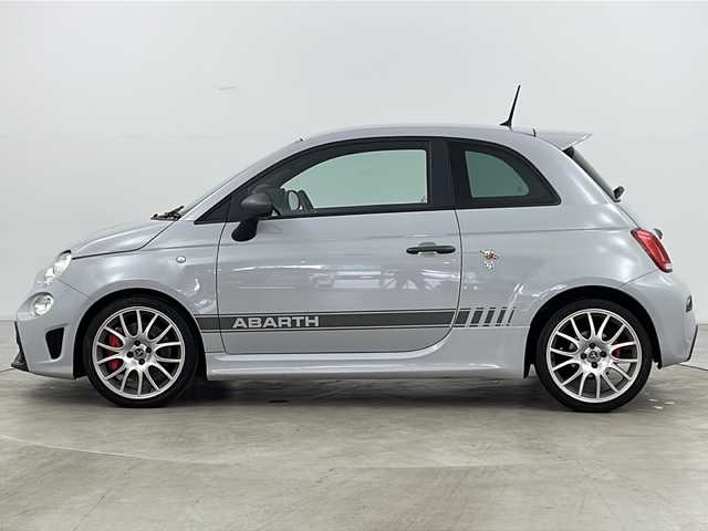アバルト ５９５ コンペティツィオーネ 道央・札幌 2017(平29)年 9.5万km Gligio Campovolo ・純正ディスプレイオーディオ&BT&USB&AUX/・コーナーセンサー　/・ステアリングスイッチ　/・純正フロアマット　/・ＥＴＣ　/・社外レーダー　/・ＨＩＤヘッドライト　/・リモコンキー　/・スペアキー