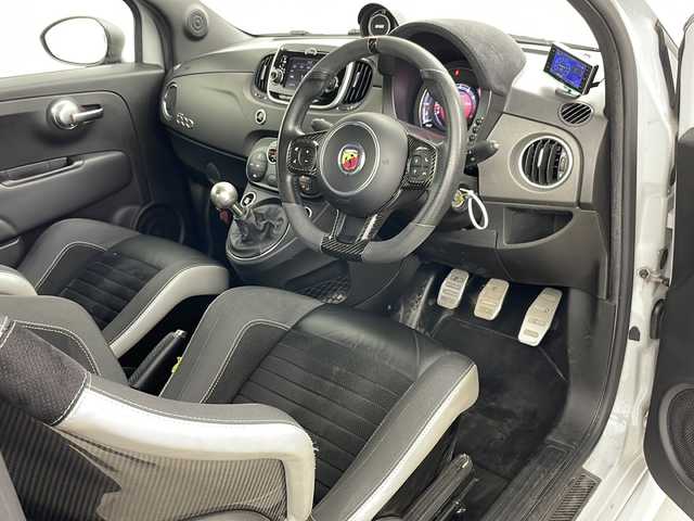 アバルト ５９５ コンペティツィオーネ 道央・札幌 2017(平29)年 9.5万km Gligio Campovolo ・純正ディスプレイオーディオ&BT&USB&AUX/・コーナーセンサー　/・ステアリングスイッチ　/・純正フロアマット　/・ＥＴＣ　/・社外レーダー　/・ＨＩＤヘッドライト　/・リモコンキー　/・スペアキー